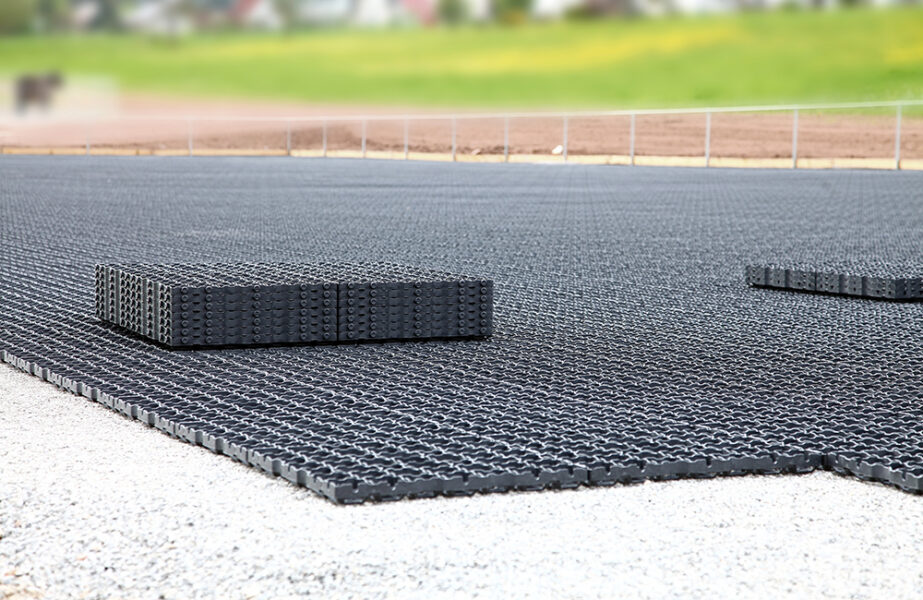 Reitplatzboden auf RIDCON Reitplatzplatten