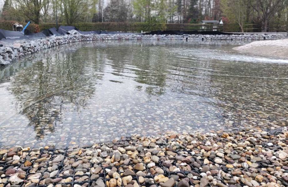 Mit RIDCON ProGrid Evolution befestigter Wasserdurchritt